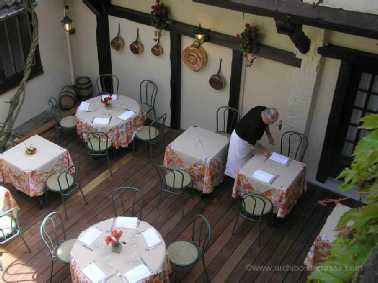 terrasse bois de restaurant au style ancien