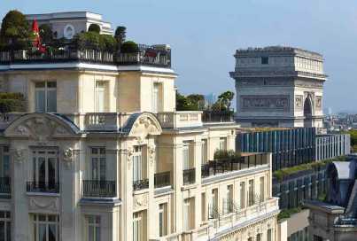 Toiture-Terrasse en bois d'un hôtel de luxe à Paris près de l'arc de triomphe
